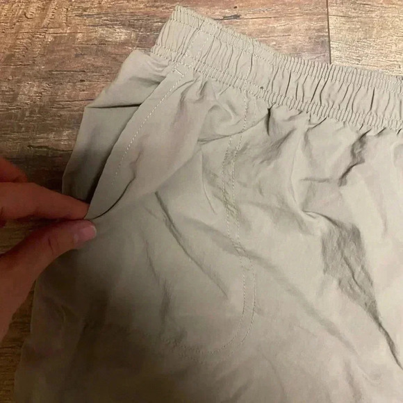 Columbia Khaki Colored Soft Shorts Adjustable Size 1X - Picture 2 of 6